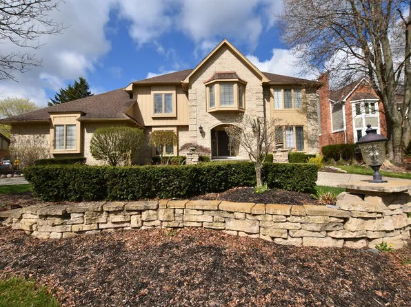 1867 Carpenter Dr, Troy, MI 48098