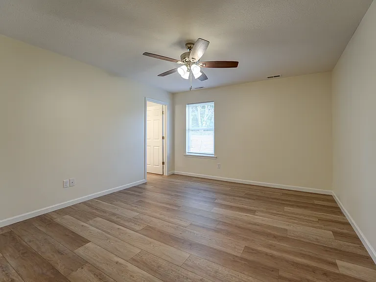 1013 Caroline Ave — Photo 19