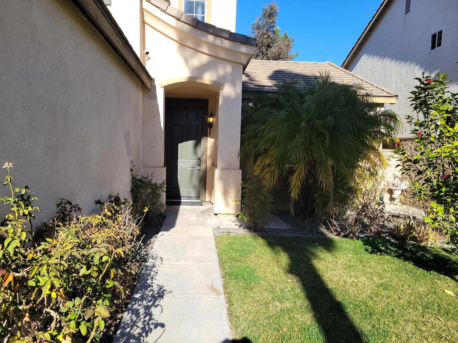 5 bed, 2761 sqft, $3,400 — Photo 2