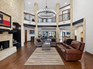 115 Saint Annes Dr, Mabank, TX 75156