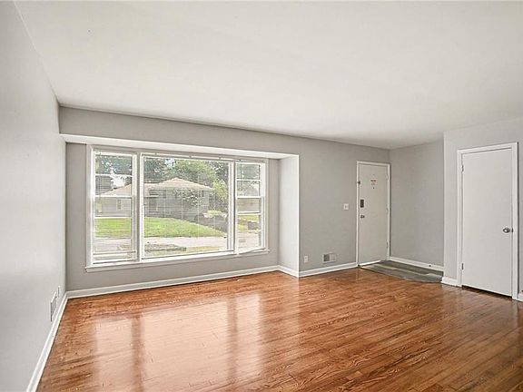 5th image of 10212 Wheeling Ave