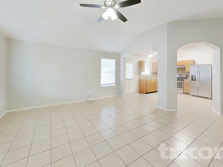 1403 Glens Ferry Ln — Photo 3