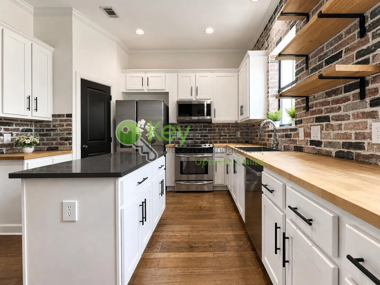 Spacious 2 Bedroom Townhouse w/ Rooftop Dallas Views | 2-Car Garage | Near Exall Park — Photo 4
