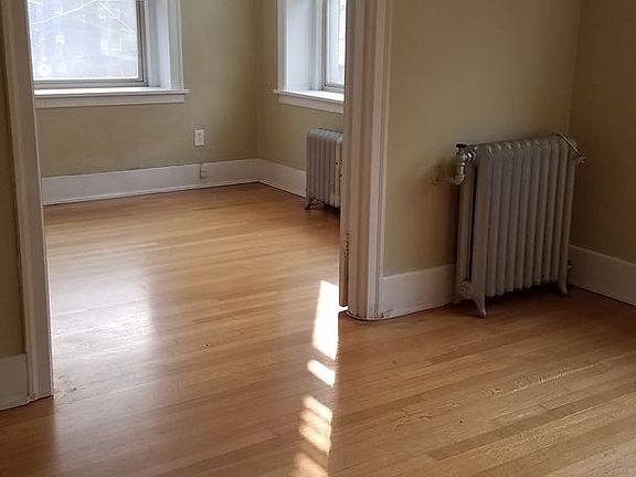 5th image of 906 E John St #302
