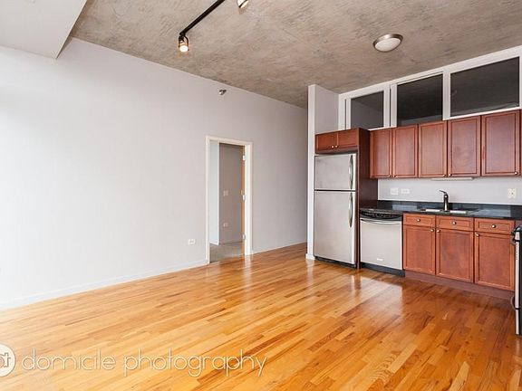 2nd image of 1620 S Michigan Ave #820AAA