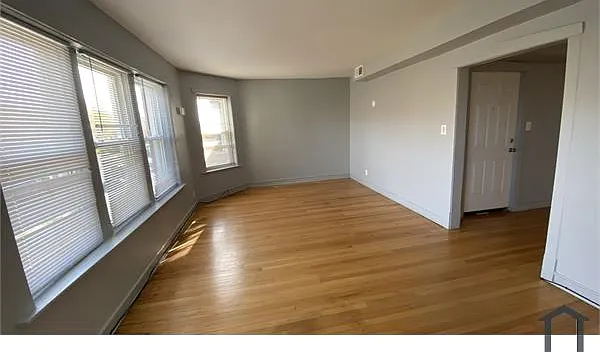 2 bed, 1000 sqft, $1,400 — Photo 2