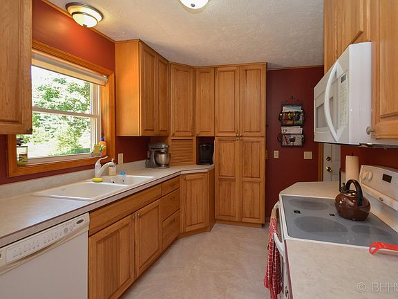 12909 15 mile rd-105