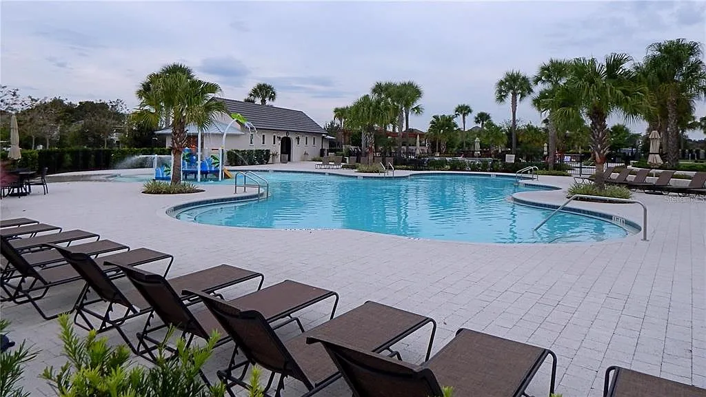 3 bed, 2.0 bath, 1828 sqft, $2,395 — Photo 4