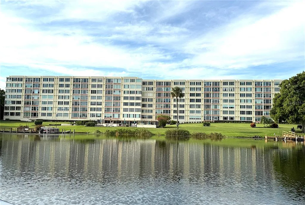 2 bed, 2.0 bath, 1351 sqft, $1,795 — Photo 2