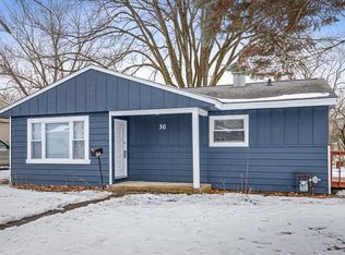 36 Hickory Dr, Carpentersville, IL 60110