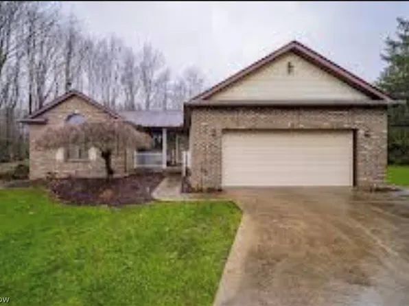 1457 Oak Hollow Dr, Austinburg, OH 44010