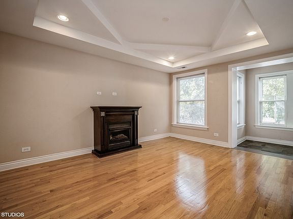 4th image of 7021 N Greenview Ave APT 1S
