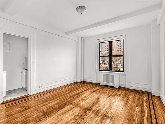 3rd image of 208 W 23rd St APT 515