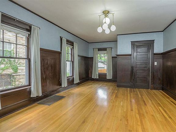 4th image of 2812 Charlotte St