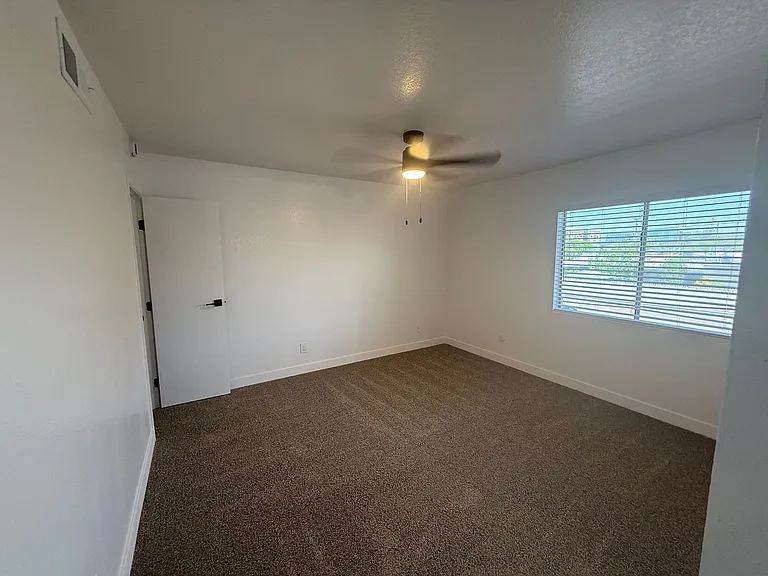 2704 E. Turney Ave — Photo 12