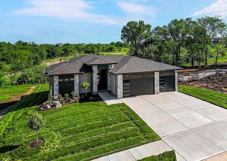 1st image of 2532 NE Woodland Oak Cir