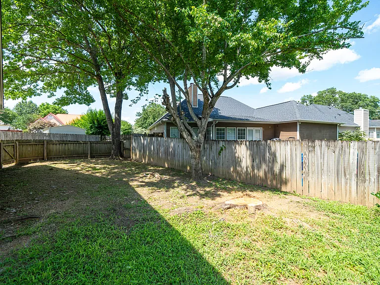 132 King James Ct — Photo 23