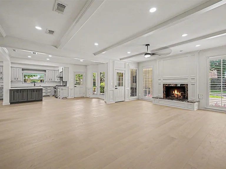 507 Commodore Way — Photo 18
