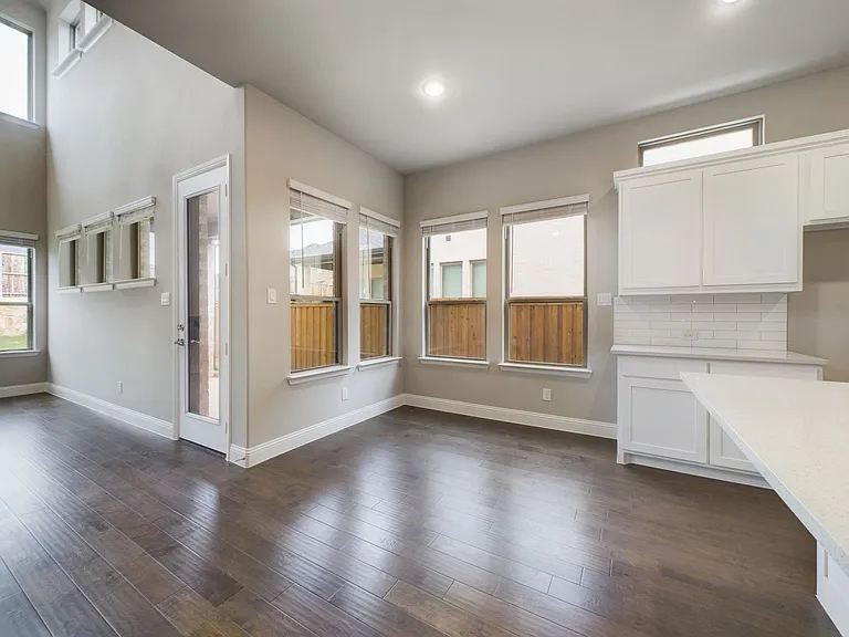 11192 Hocking Hills Dr — Photo 29
