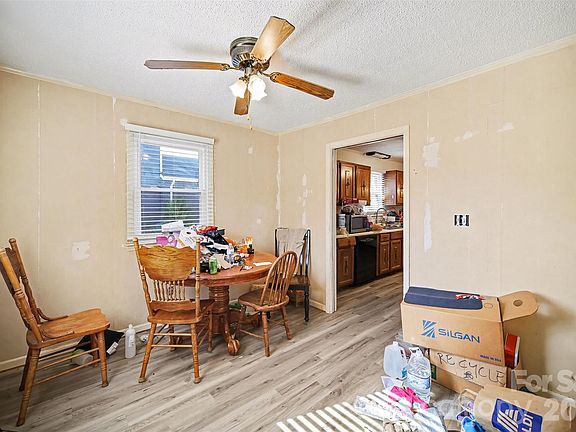 5th image of 108 Crest St