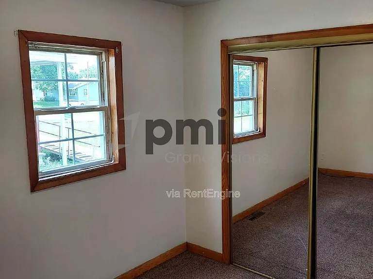 1719 W Olive St — Photo 6