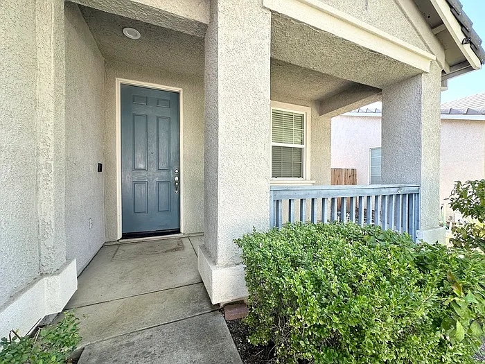 3 bed, 2.0 bath, 1241 sqft, $2,495 — Photo 3