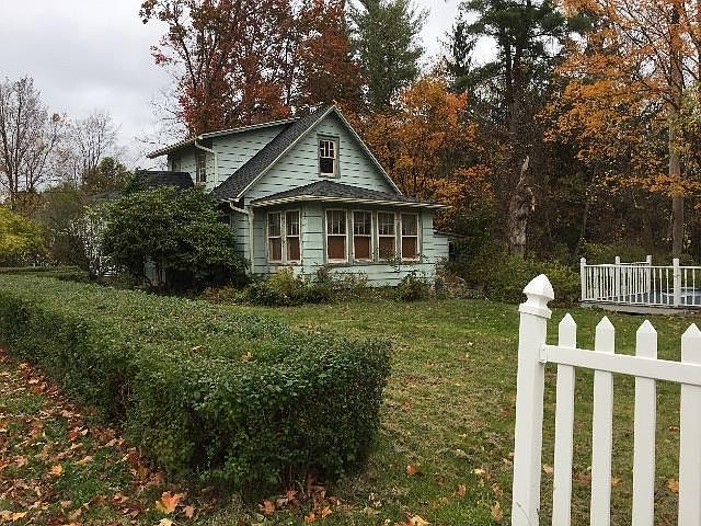 2nd image of 207 Avalon Blvd