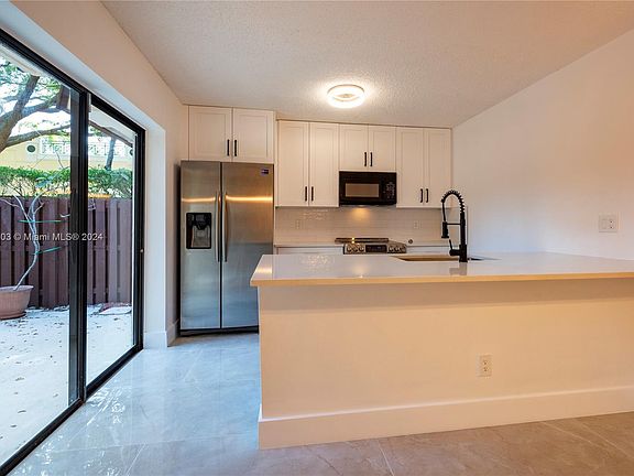 4th image of 812 SW 119th Way #812