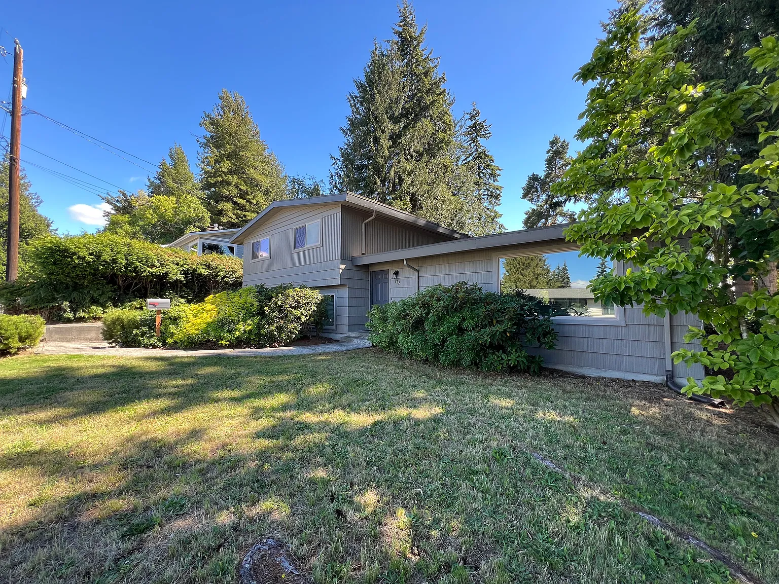 4 bed, 1.5 bath, 1700 sqft, $4,200 — Photo 2