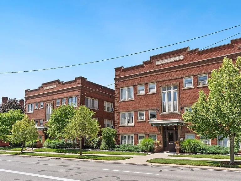 Historic Worthington Manor Apartments — Photo 2