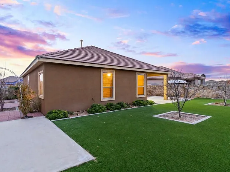 2602 Kentwood Ct — Photo 3