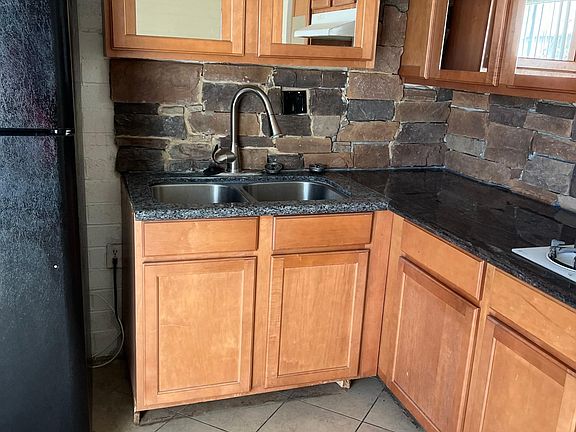4th image of 2302 N 10th Ave