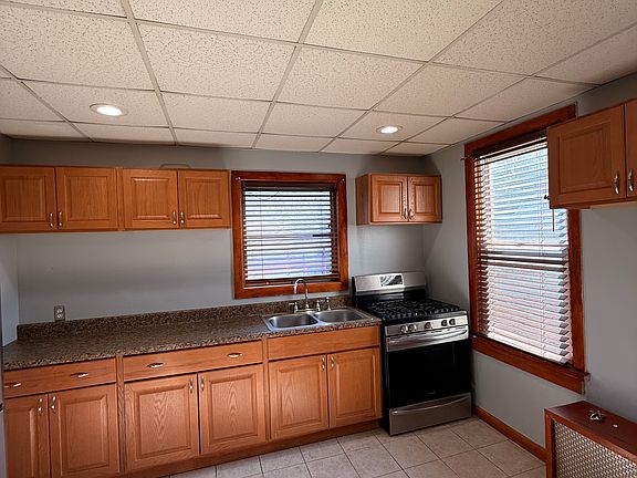 2nd image of 194-196 E 25th St #1