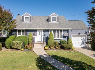 31 Walnut Avenue, South Farmingdale, NY 11735