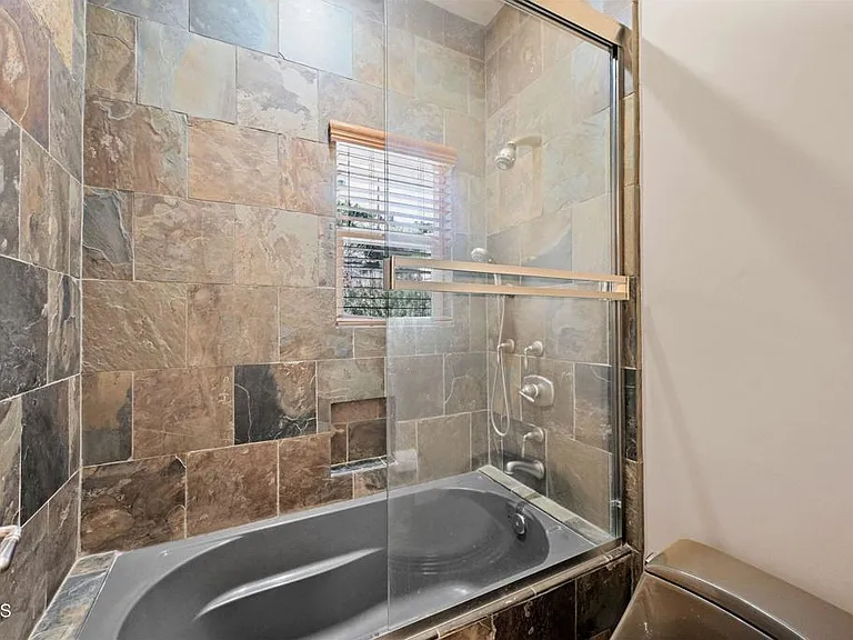 3263 New York Dr — Photo 29