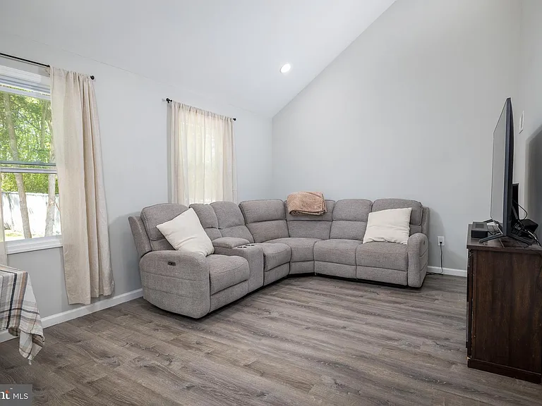 21 Dixmont Ave — Photo 11