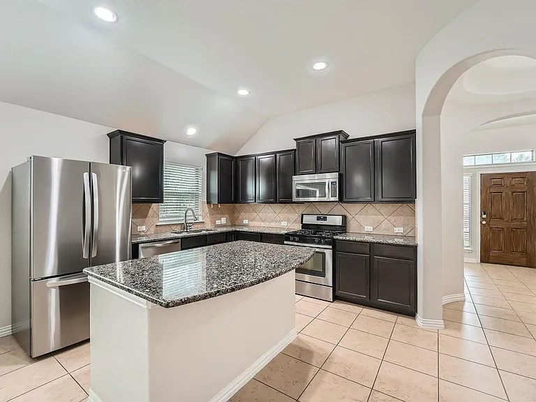 2416 Lynx Ct — Photo 5
