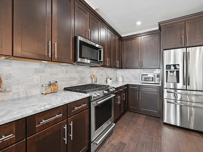 43565 Michigan Sq — Photo 8