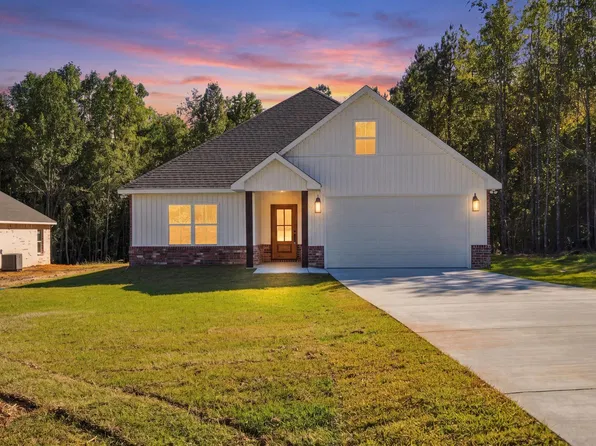 106 Lainey Ln, Hattiesburg, MS 39402