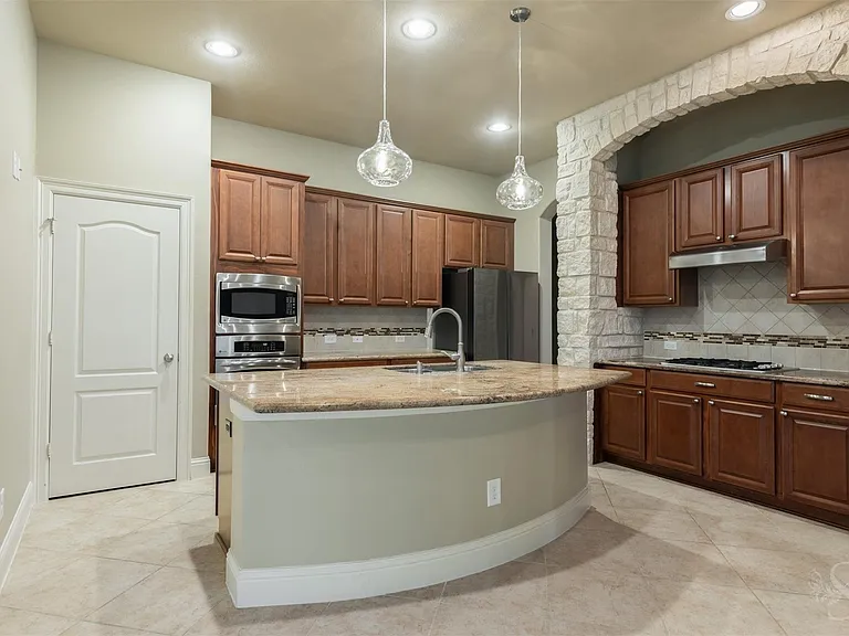 32611 Waltham Xing — Photo 18