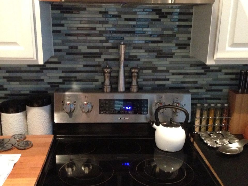 New backsplash & range hood.