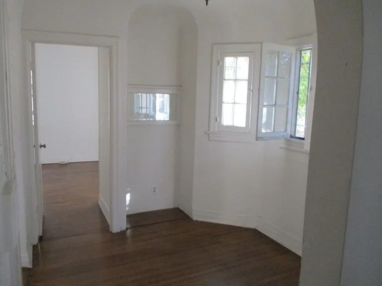 1086 88 Redondo Boulevard 5265 Edgewood Pl — Photo 4