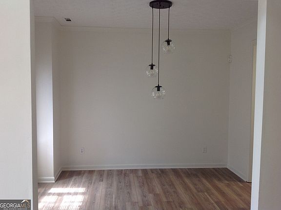 5th image of 732 Sterling Ct