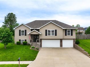 1201 SW 8th St, Oak Grove, MO 64075