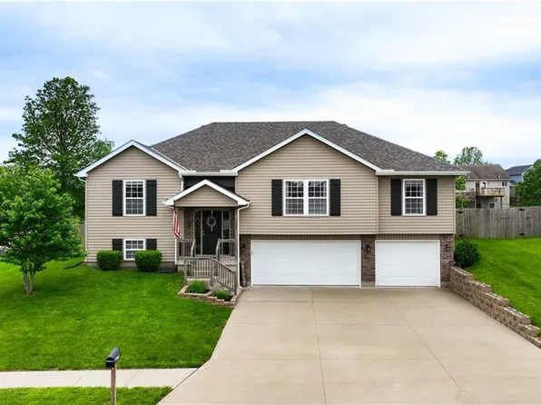 1201 SW 8th St, Oak Grove, MO 64075