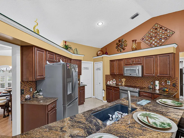 3077 SE Galt Cir — Photo 21