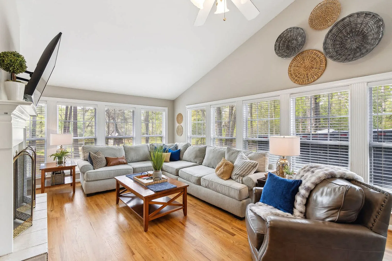 11 bed, 6.0 bath, 1894 sqft, $19,073 — Photo 4