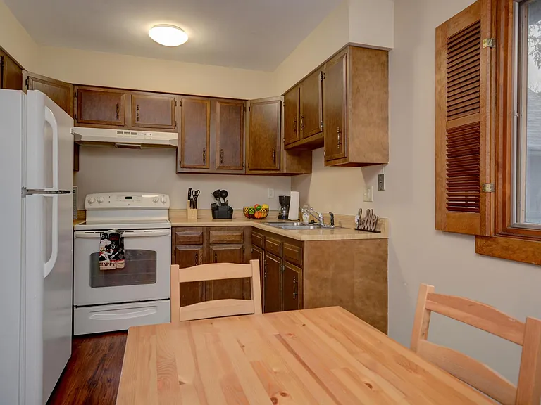 61 Price Ave — Photo 10