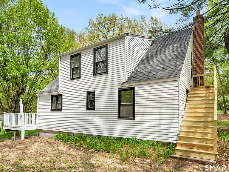 1335 Wolf Hill Rd — Photo 8
