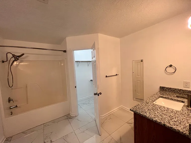 101 Maverick St — Photo 14